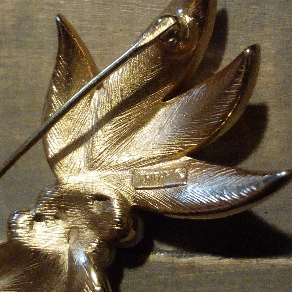 Vintage Trifari Gold Tone Faux Pearl Brooch Pin